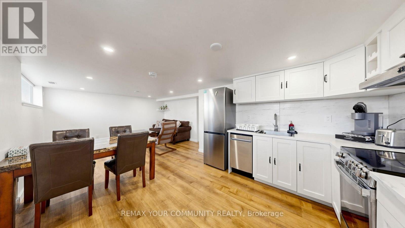 487 Hounslow Avenue Property Photo 37