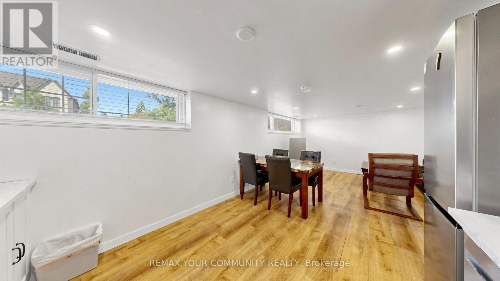 487 Hounslow Avenue Property Photo 38