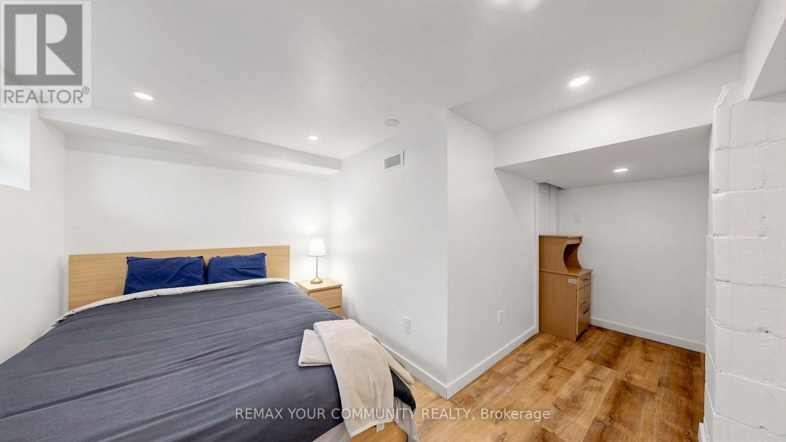 487 Hounslow Avenue Property Photo 43