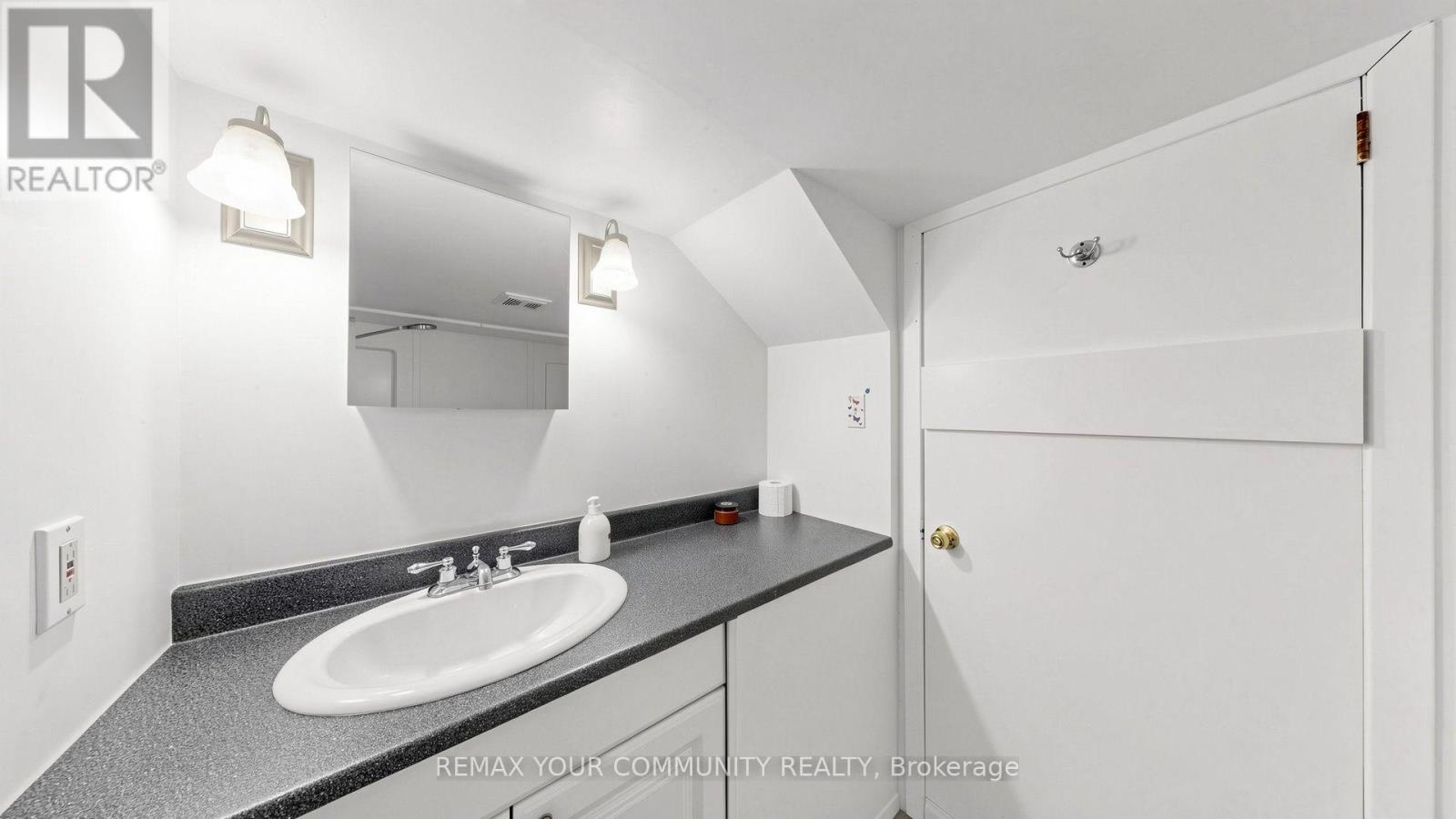 487 Hounslow Avenue Property Photo 44