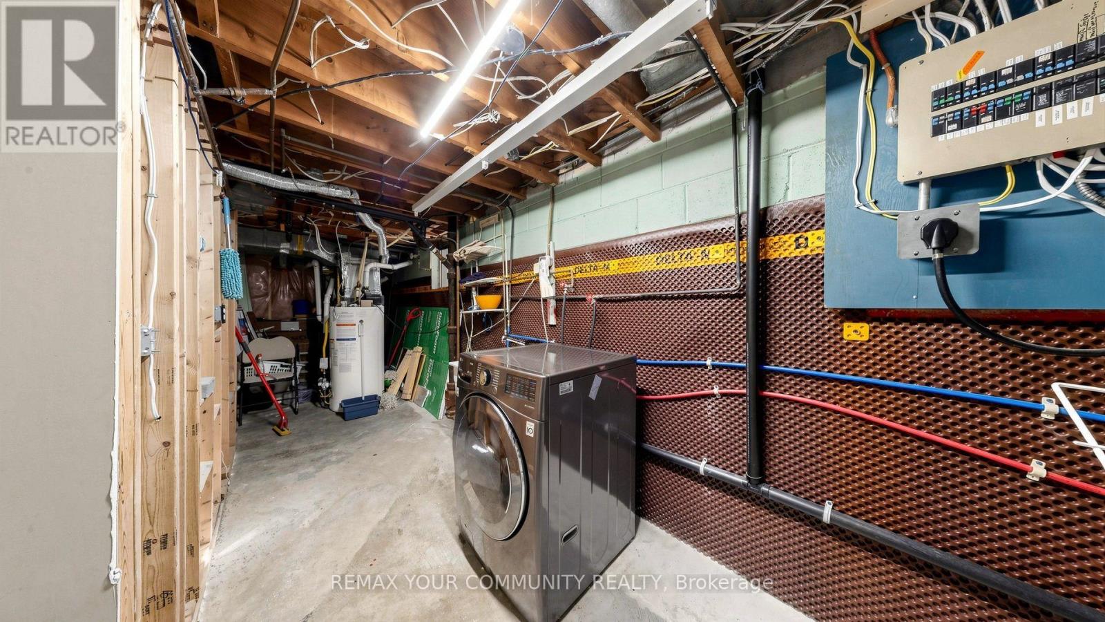 487 Hounslow Avenue Property Photo 45