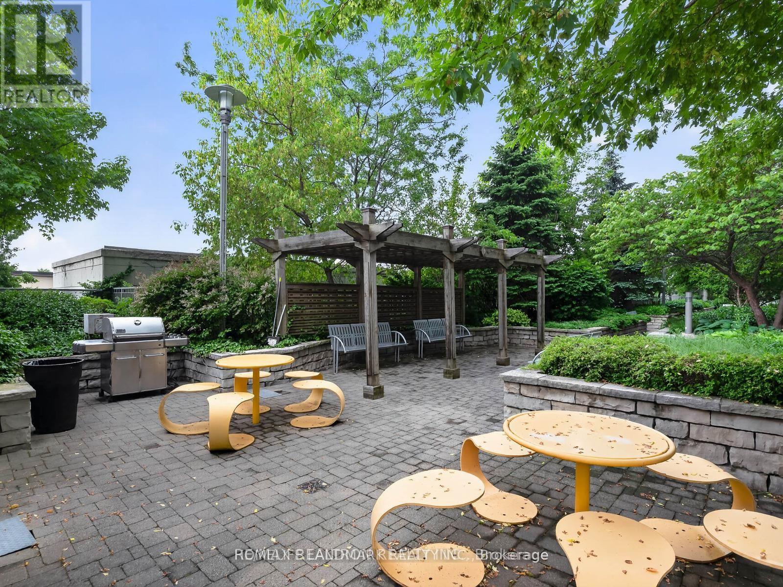 315 - 25 Greenview Avenue Property Photo 6