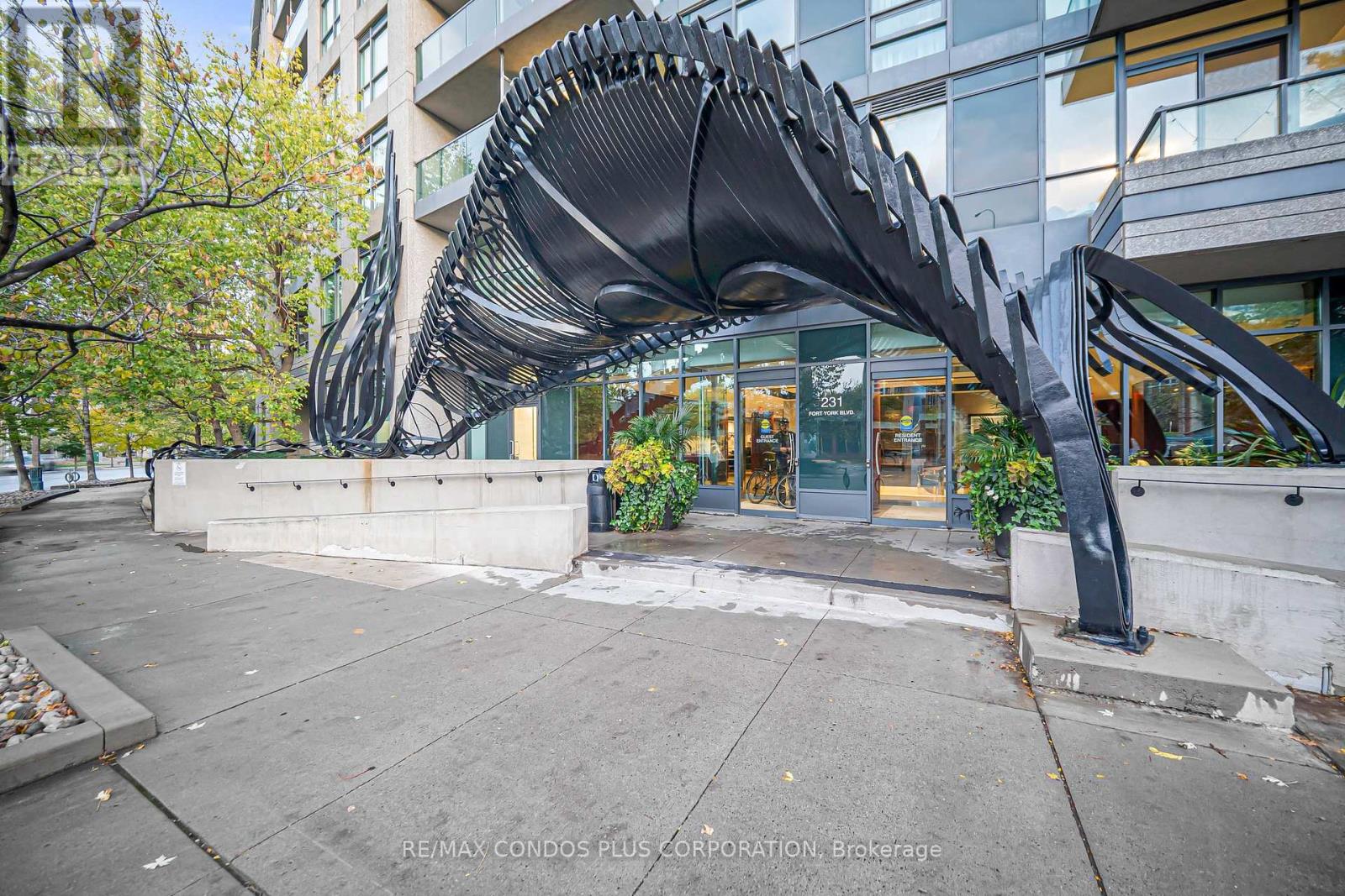 1609 - 231 Fort York Boulevard Property Photo 2