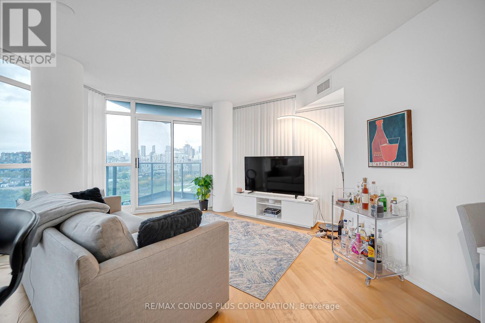 1609 - 231 Fort York Boulevard Property Photo 5