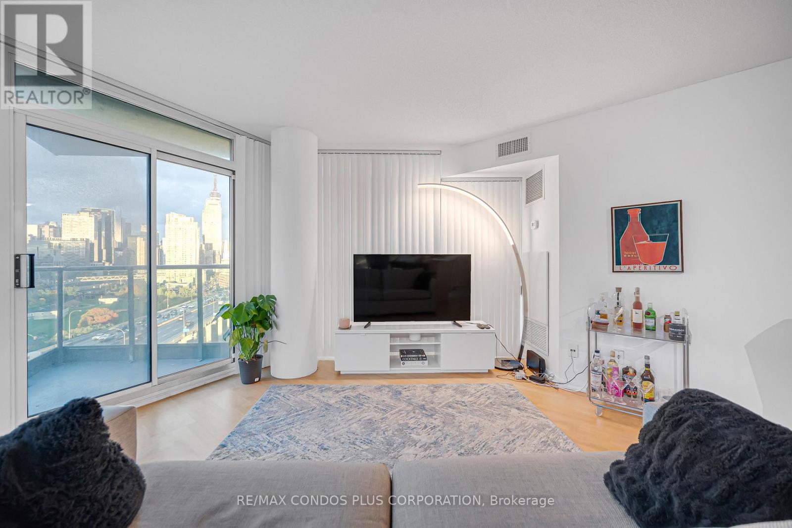 1609 - 231 Fort York Boulevard Property Photo 6
