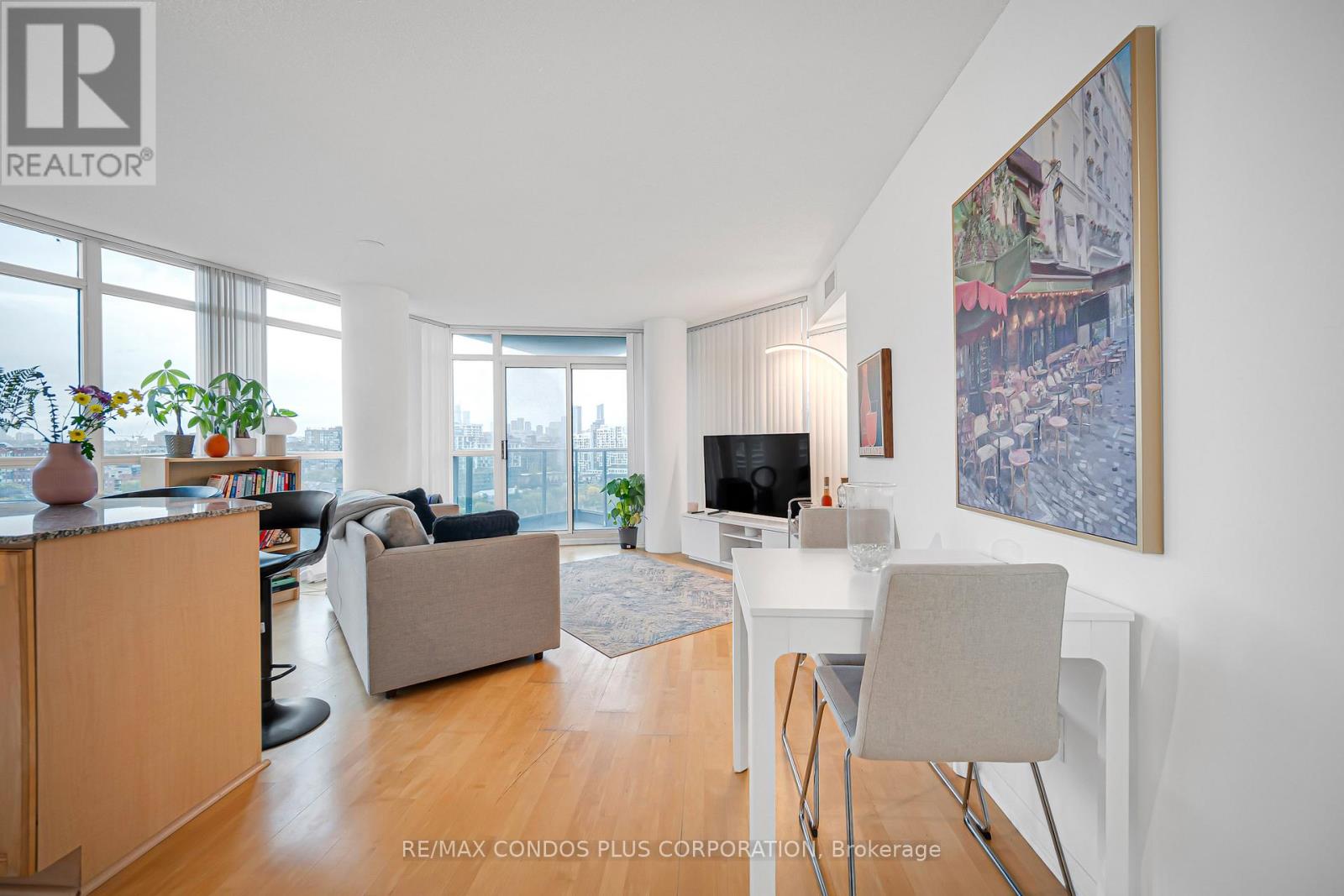 1609 - 231 Fort York Boulevard Property Photo 8