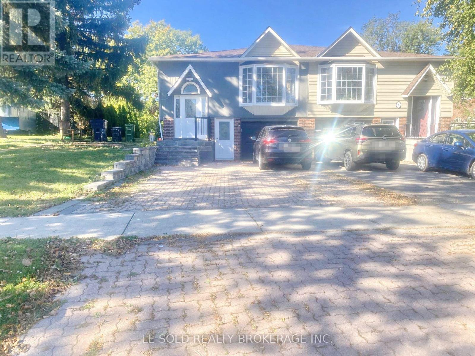 UPPER - 2 CHIPWOOD CRESCENT Property Photo 1