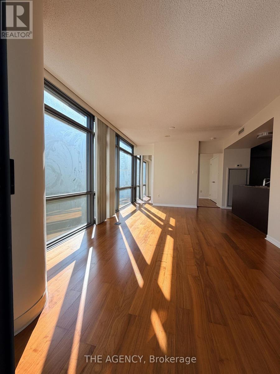 1008 - 38 Grenville Street Property Photo 6