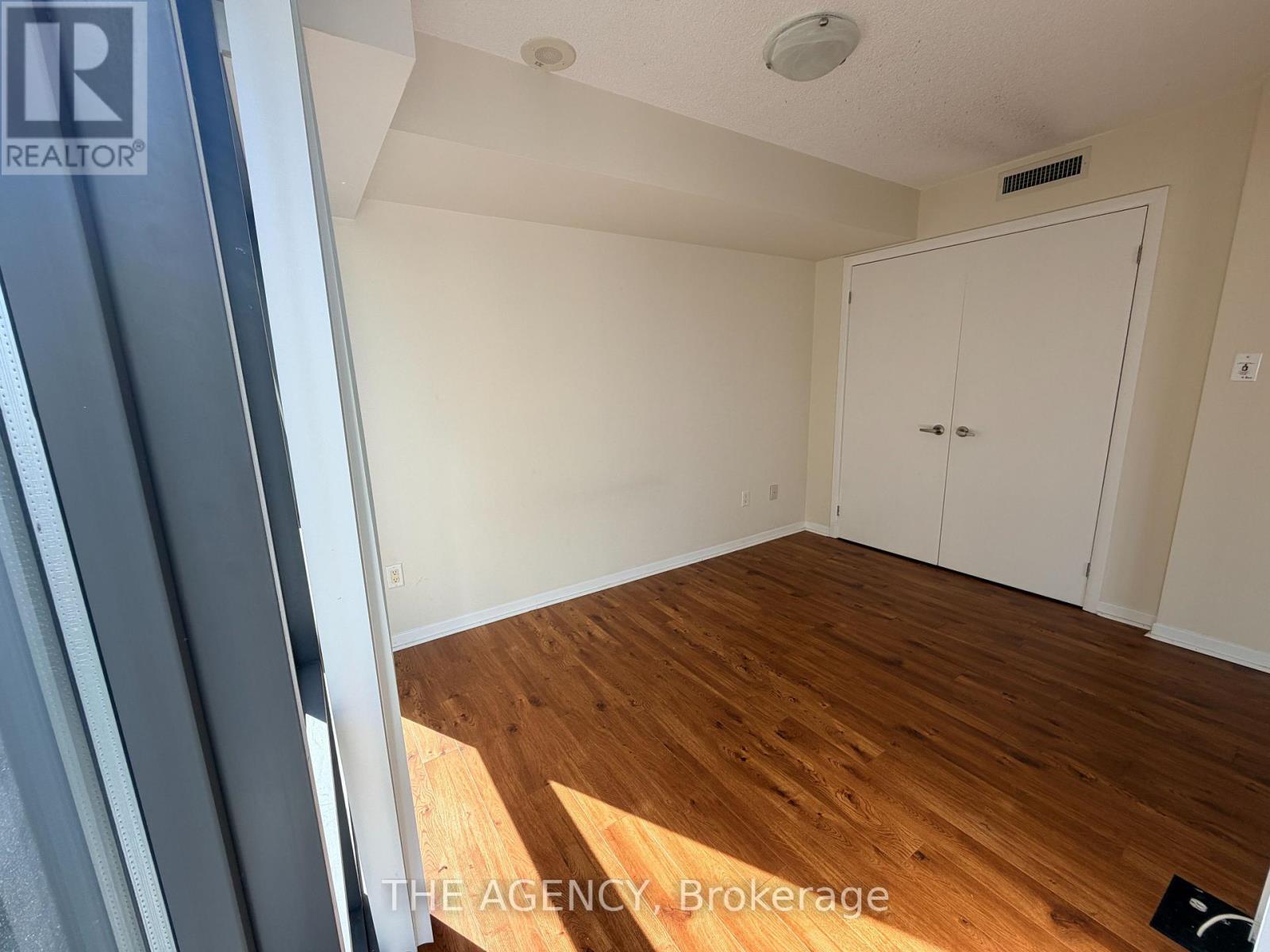 1008 - 38 Grenville Street Property Photo 12