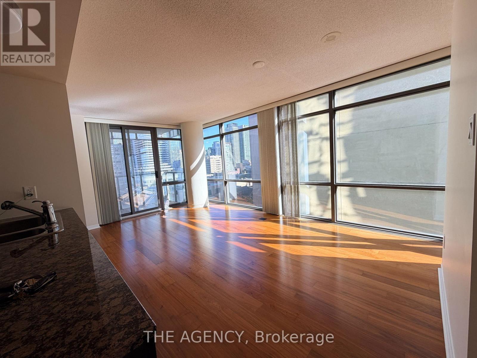 1008 - 38 Grenville Street Property Photo 16