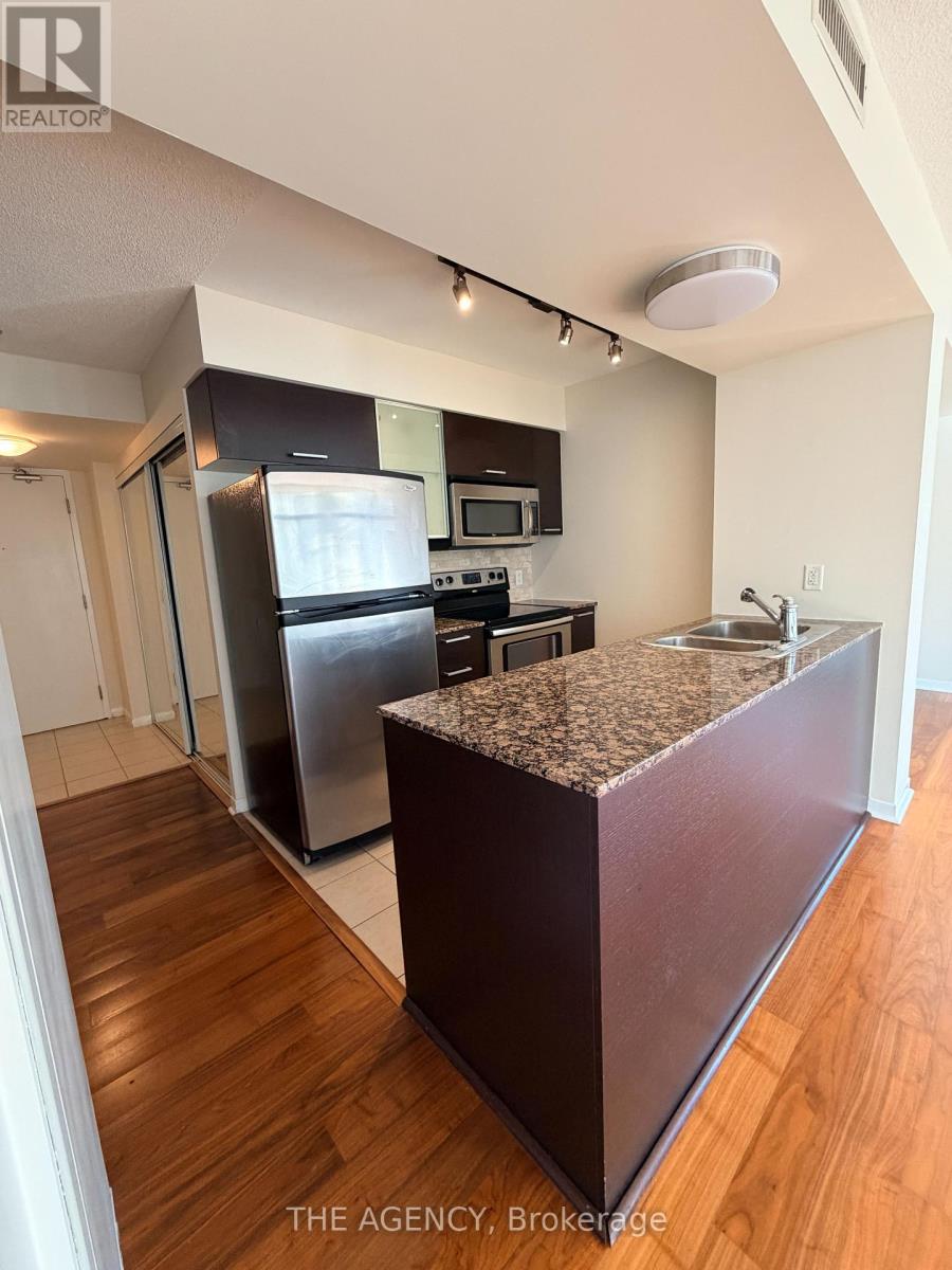 1008 - 38 Grenville Street Property Photo 27