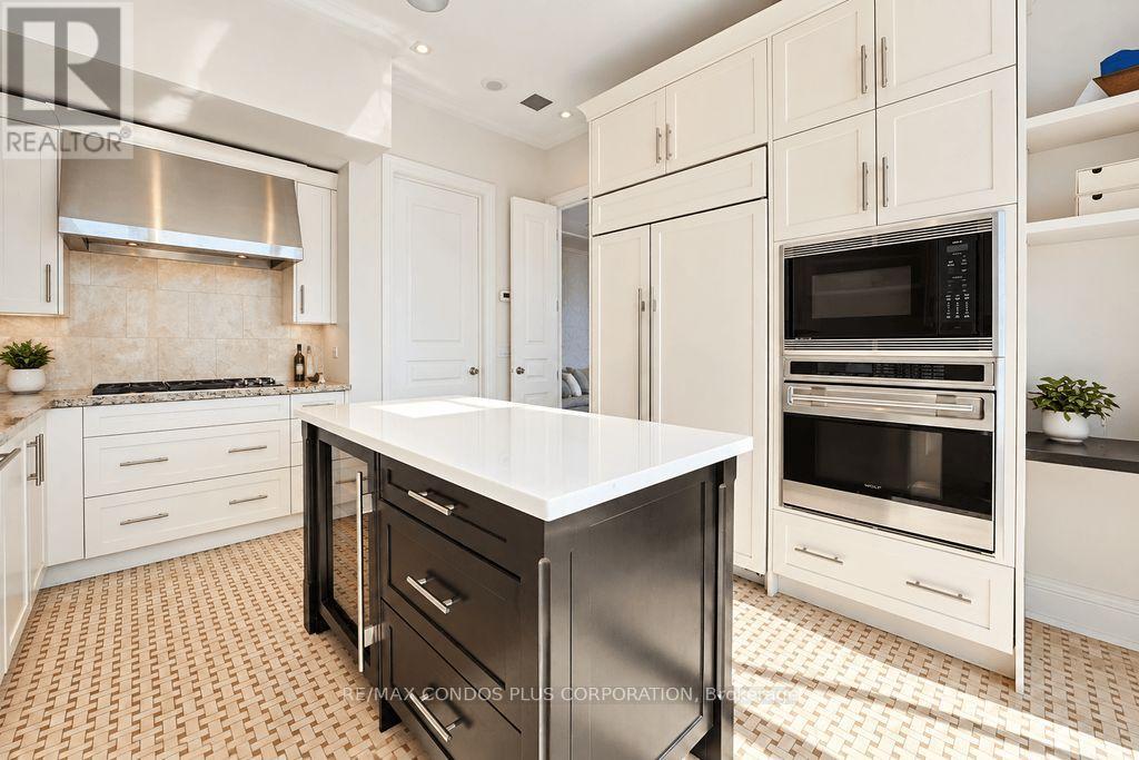 2705 - 183 Wellington Street W Property Photo 13