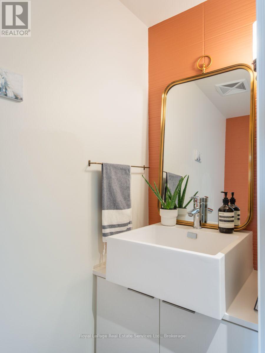 729 - 5 Hanna Avenue Property Photo 12