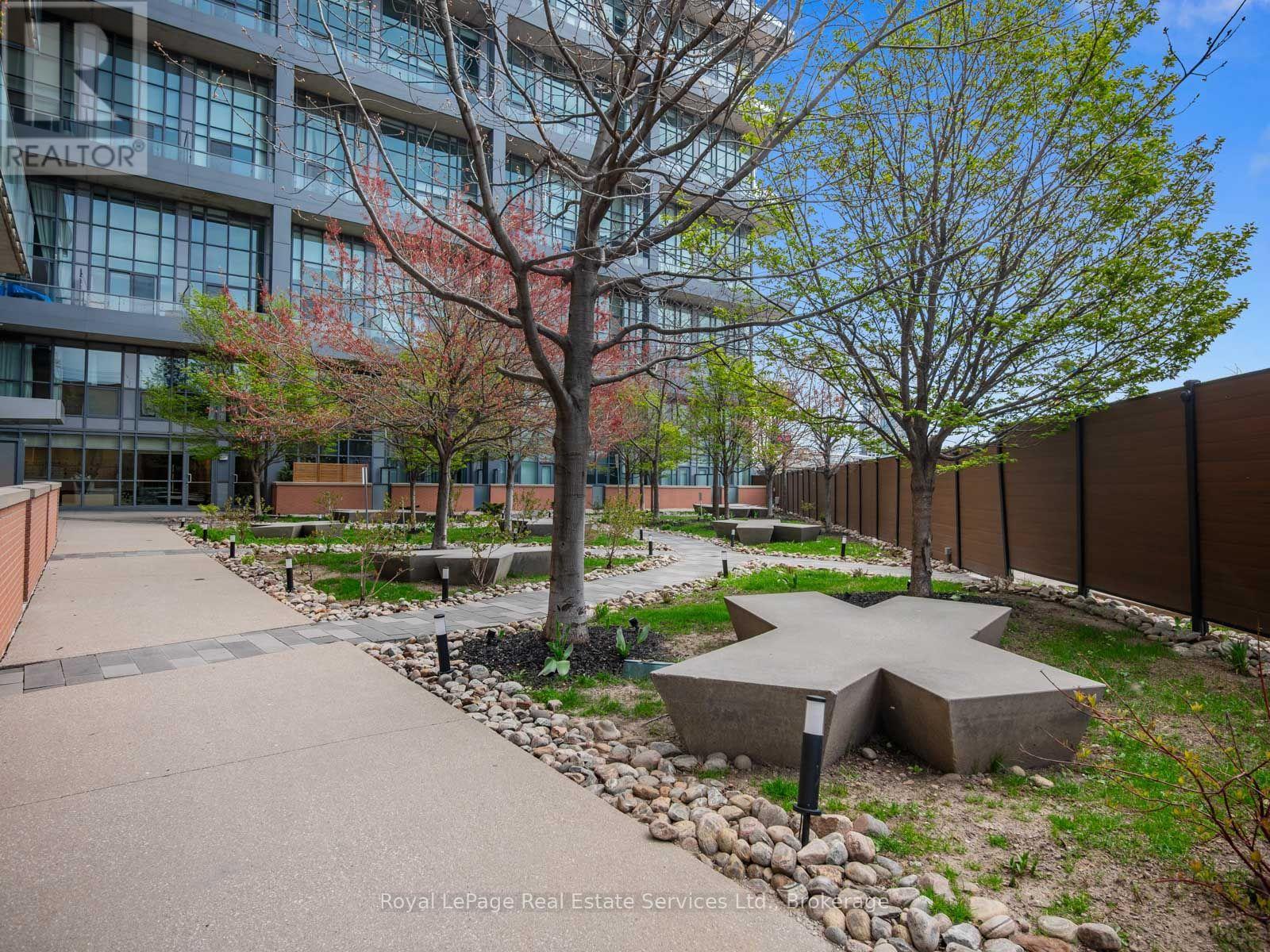 729 - 5 Hanna Avenue Property Photo 31