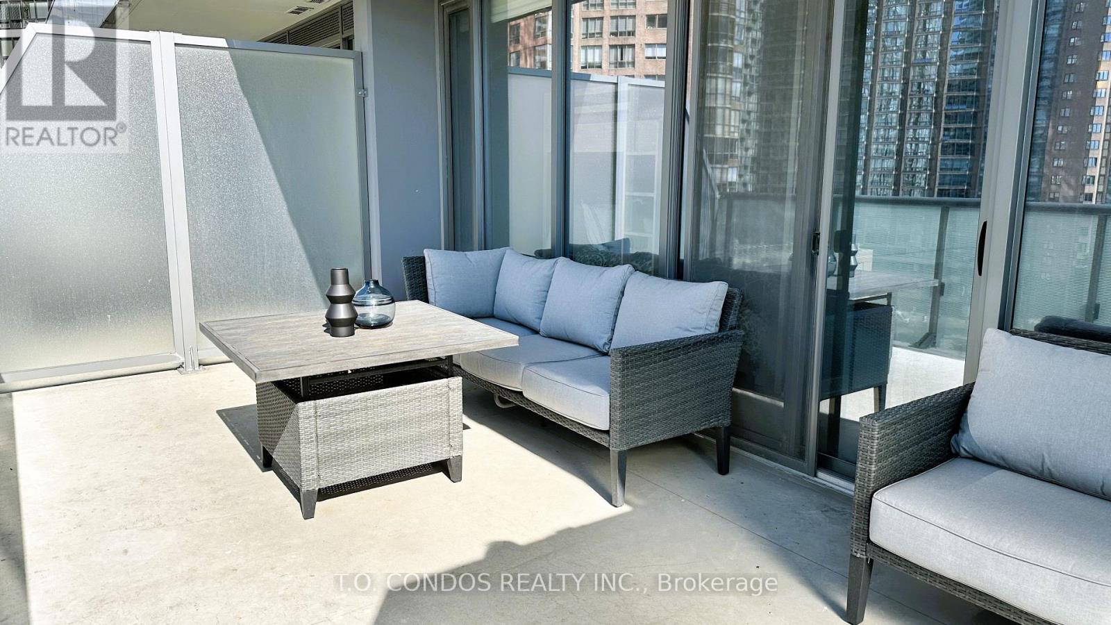 920 - 57 St. Joseph Street Property Photo 8