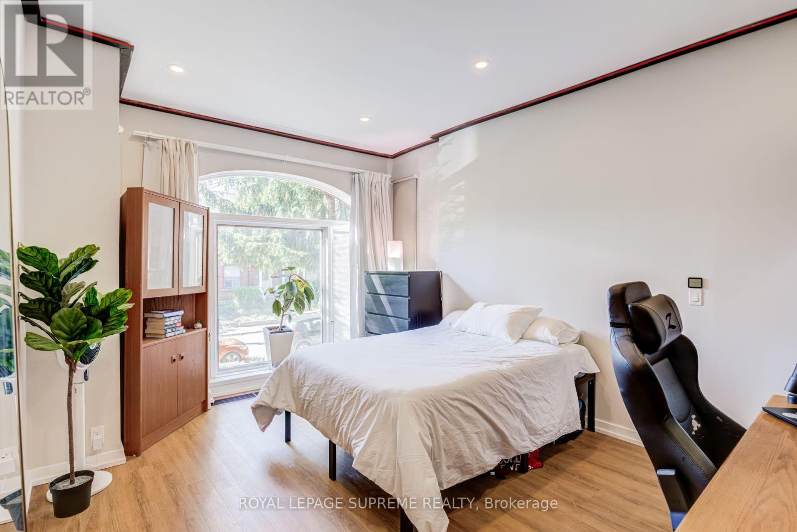 767 Euclid Avenue Property Photo 10