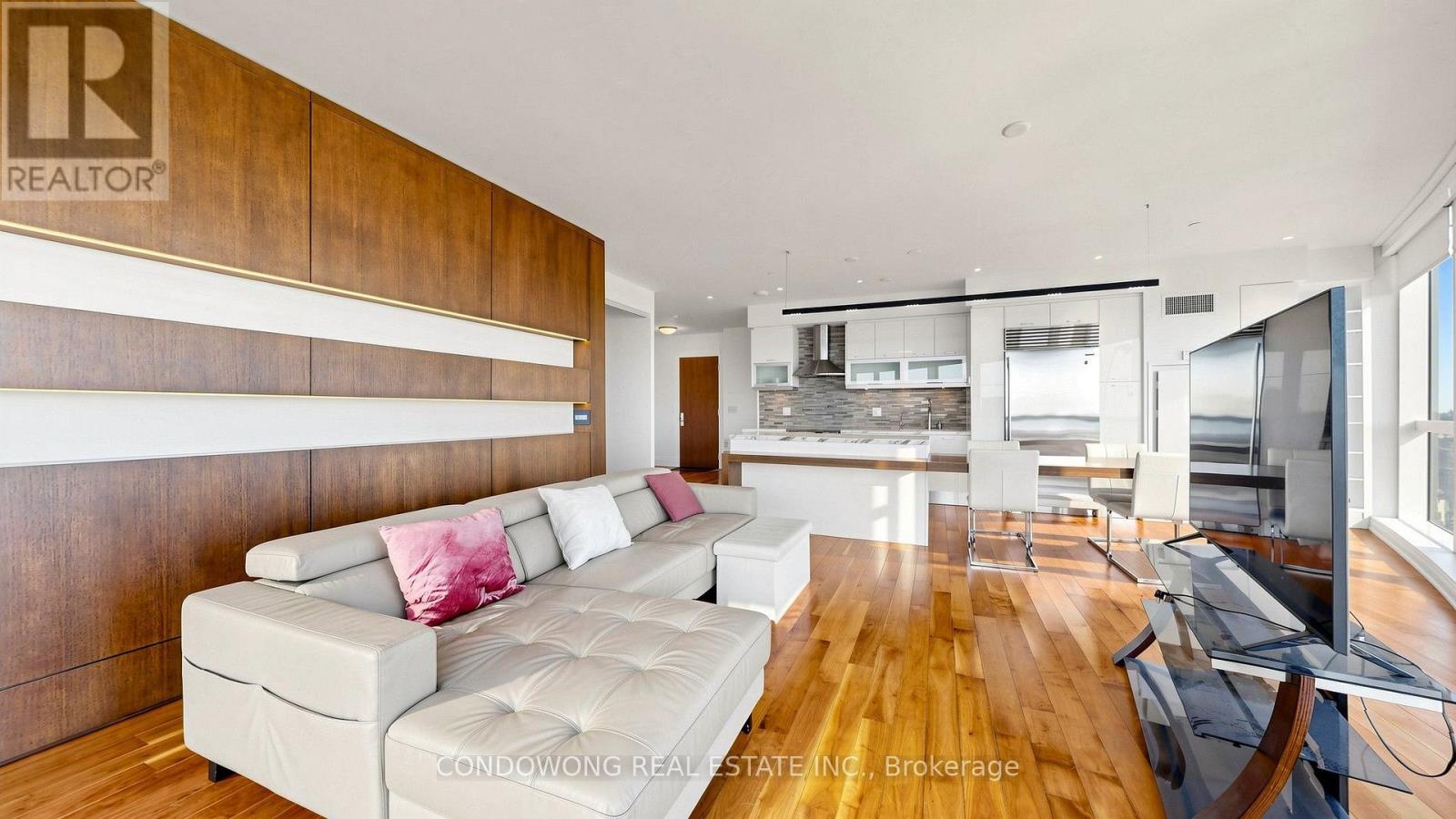 7507 - 388 Yonge Street Property Photo 3
