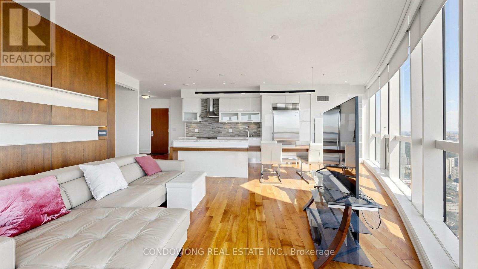 7507 - 388 Yonge Street Property Photo 6