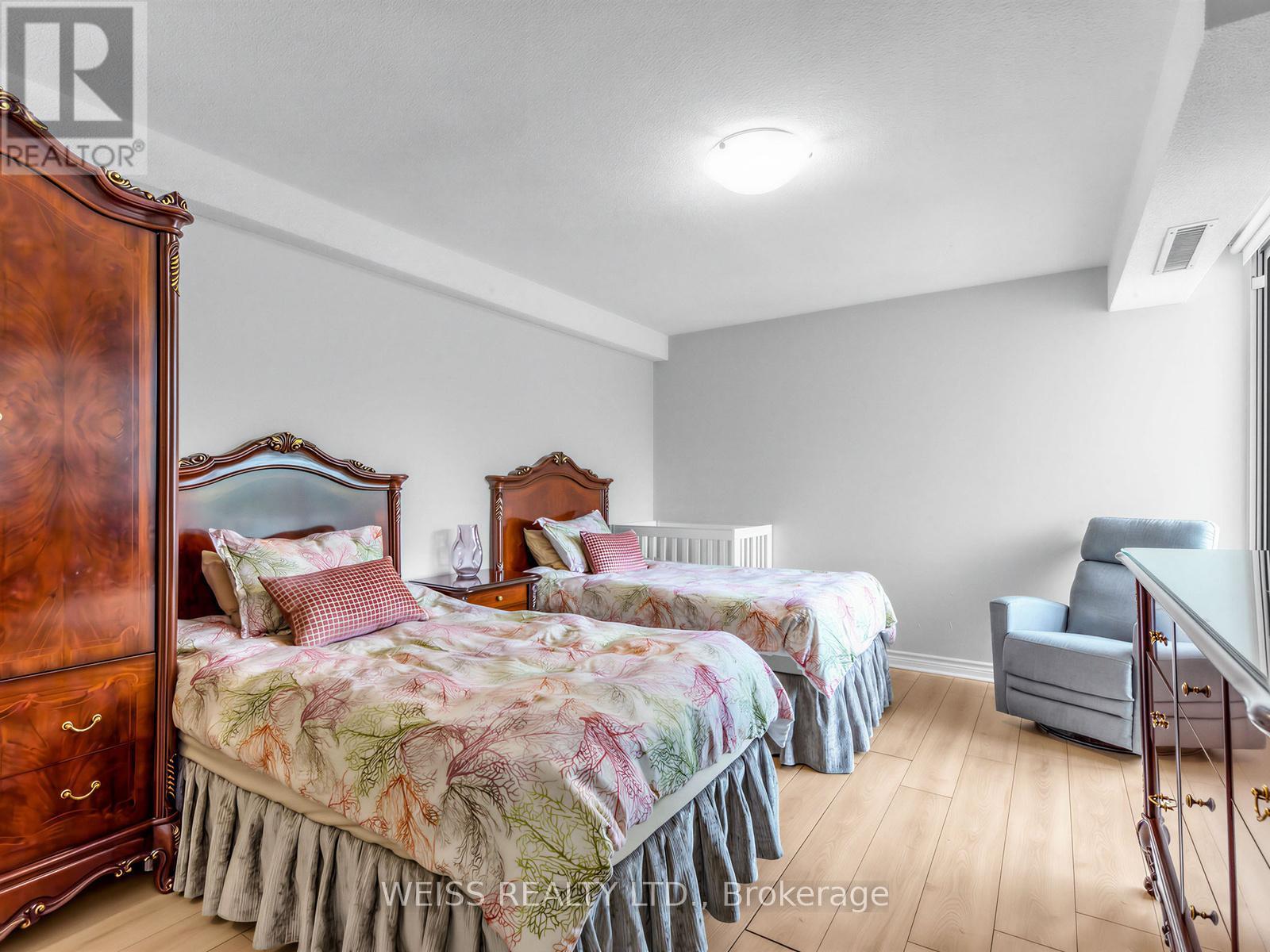 202 - 150 Neptune Drive Property Photo 13