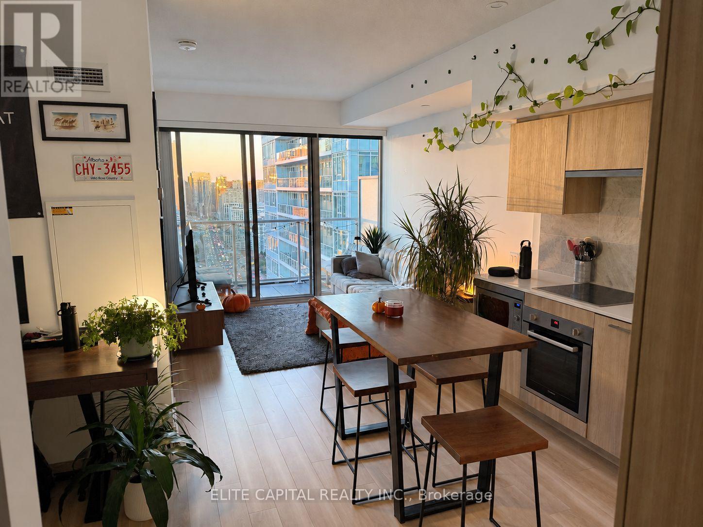 3607 - 19 Bathurst Street Property Photo 2