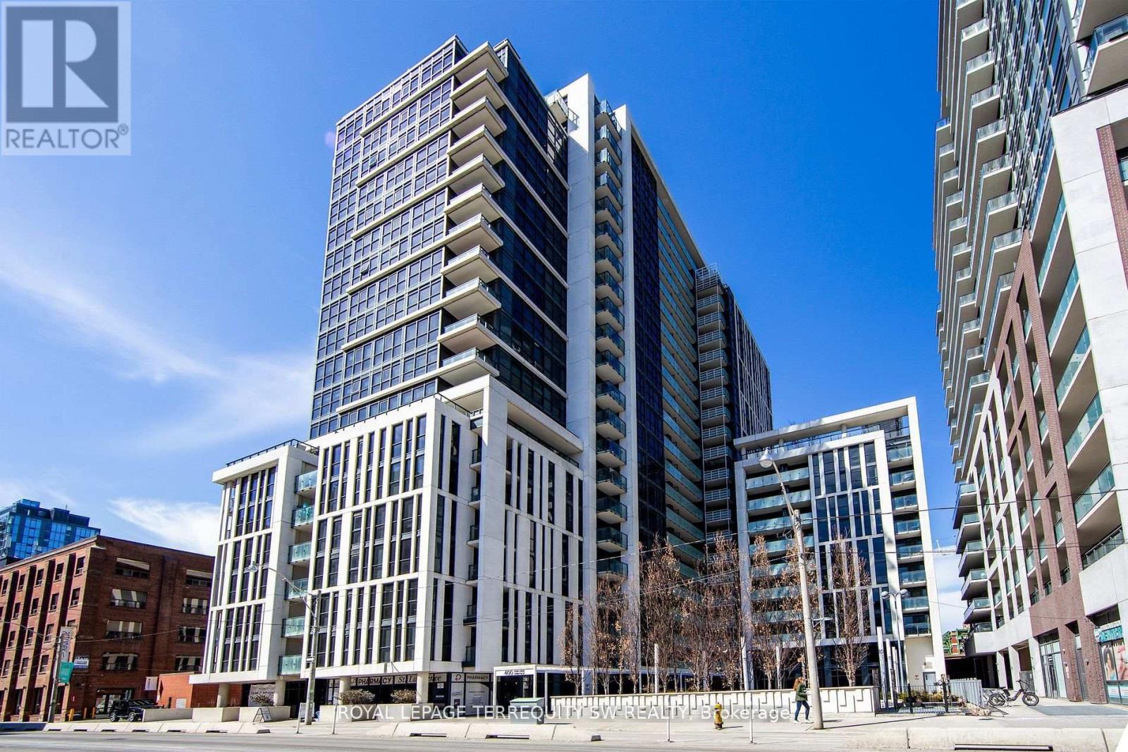 807 - 400 Adelaide Street E Property Photo 1