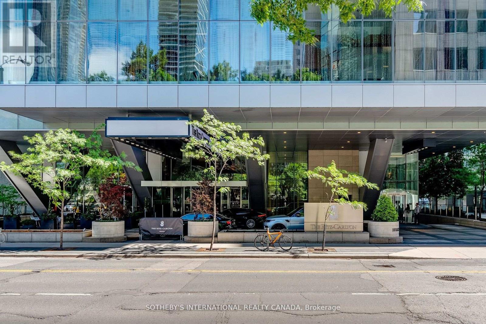 2301 - 183 Wellington Street W Property Photo 2