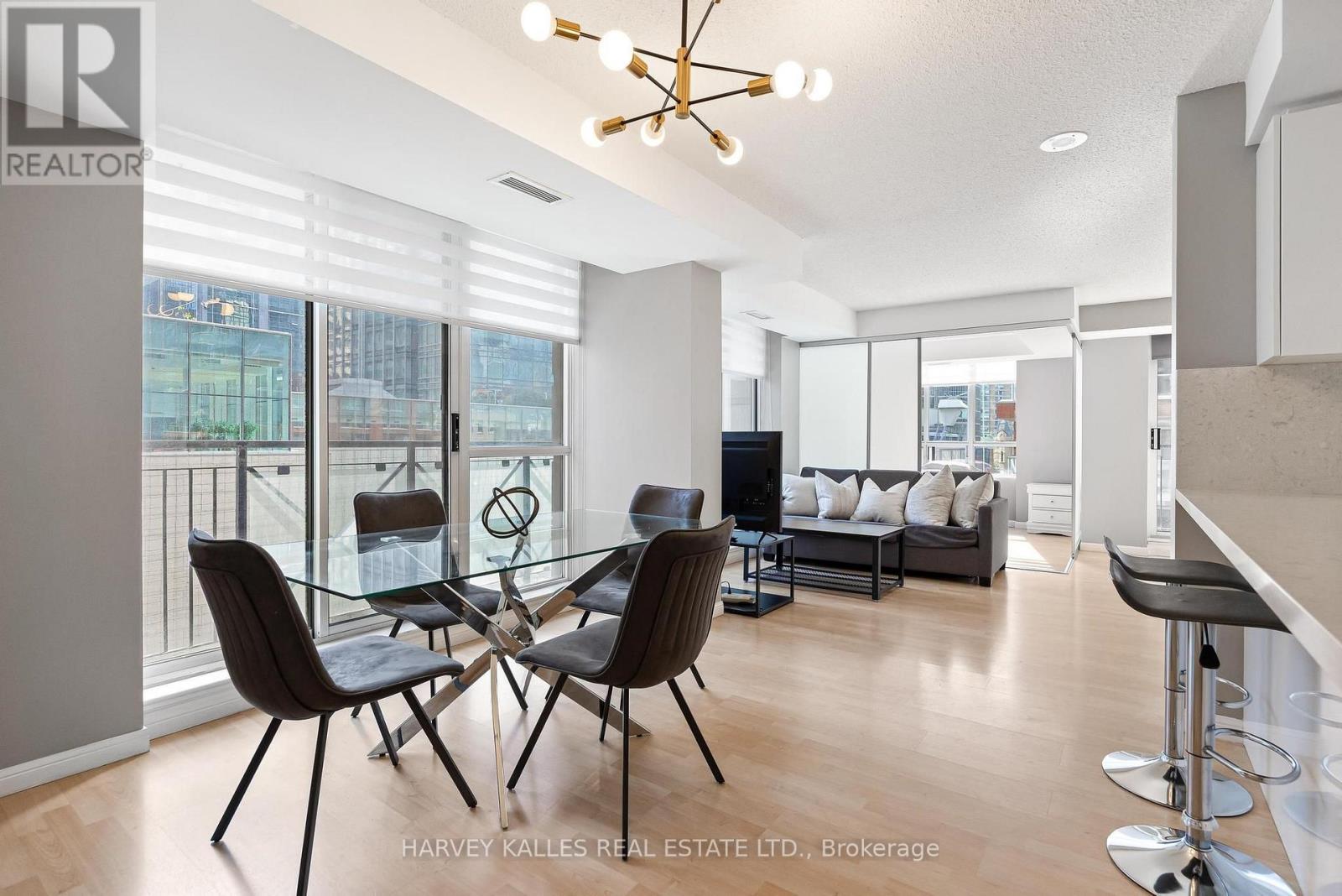 515 - 140 SIMCOE STREET Property Photo 1