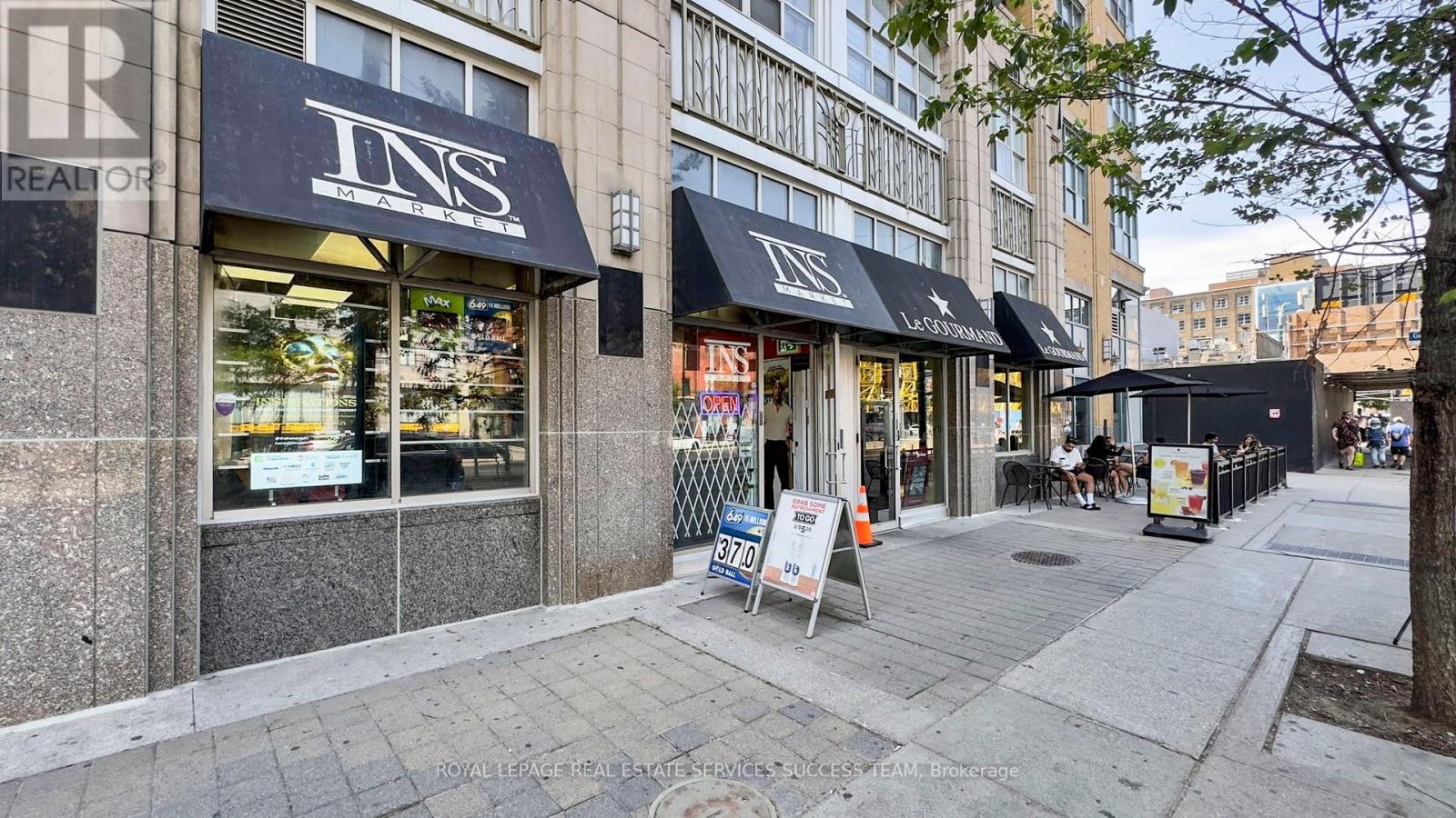 3 - 148 SPADINA AVENUE Property Photo 1