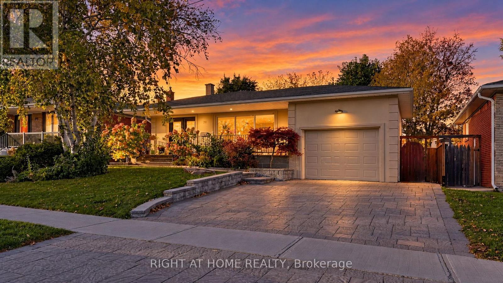 24 Stonedene Boulevard Property Photo 1
