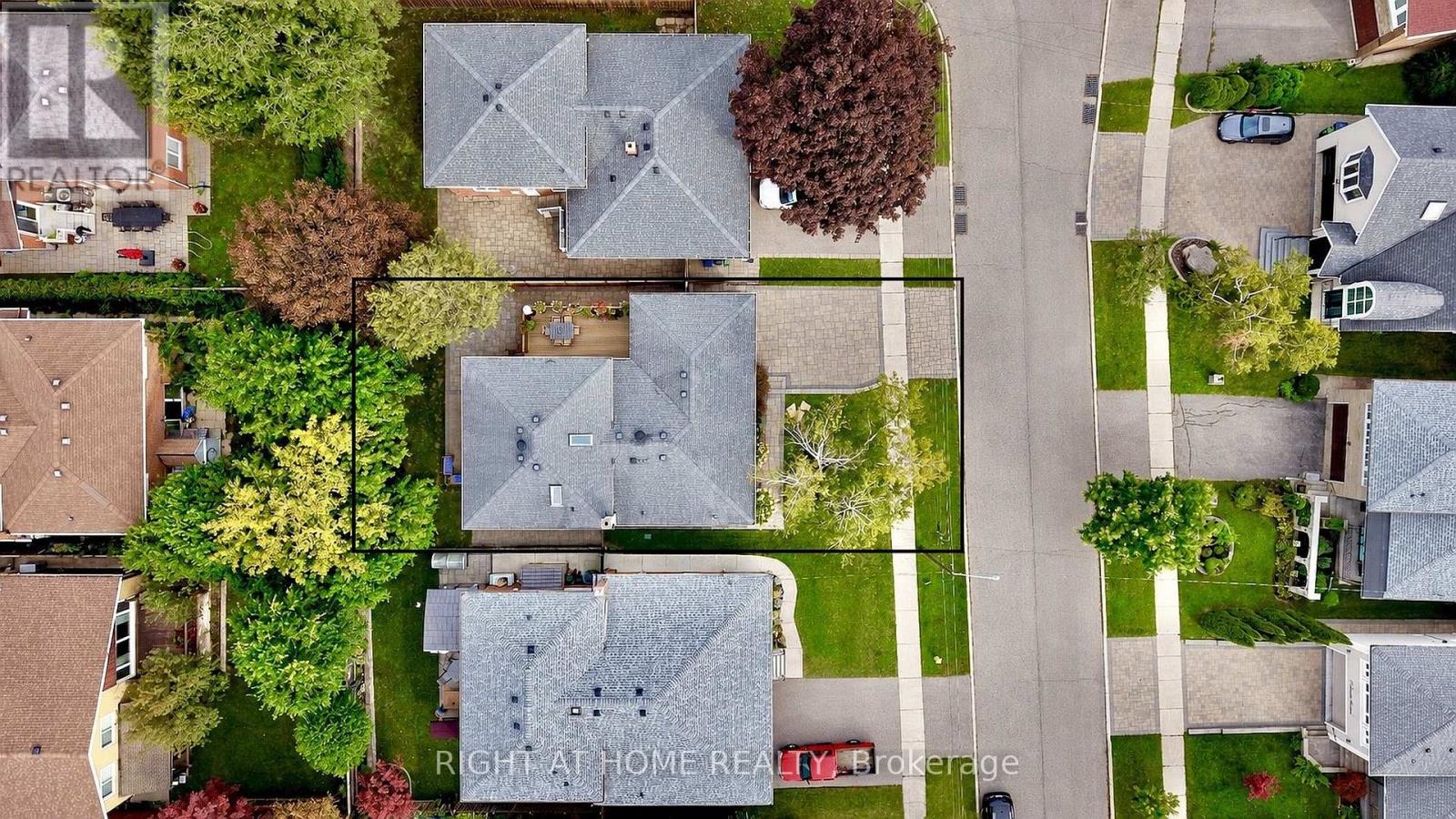 24 Stonedene Boulevard Property Photo 6