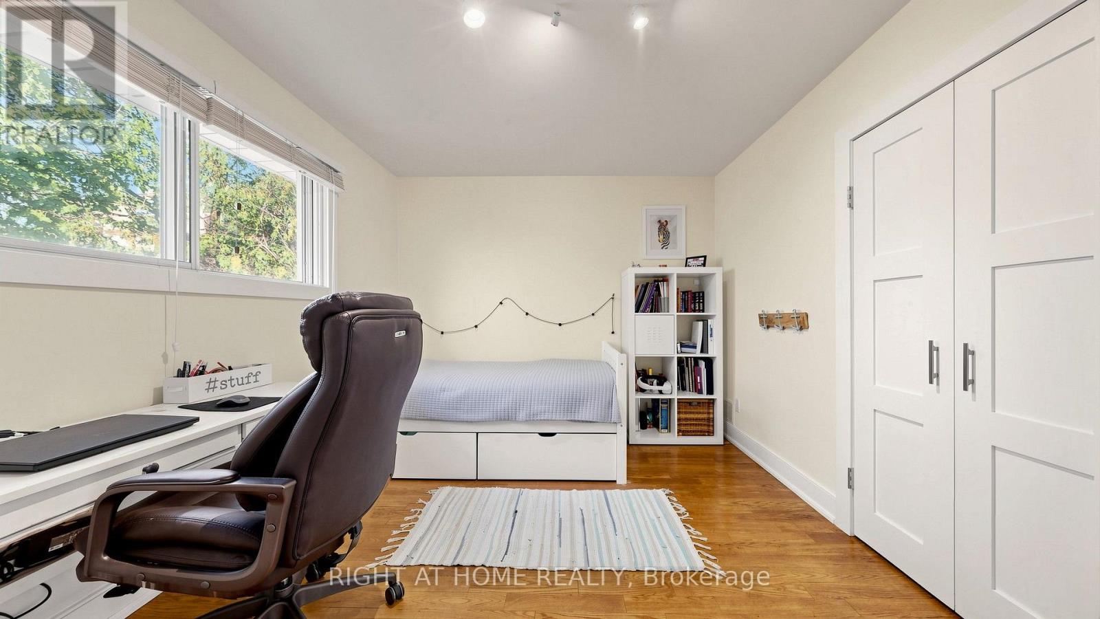 24 Stonedene Boulevard Property Photo 26