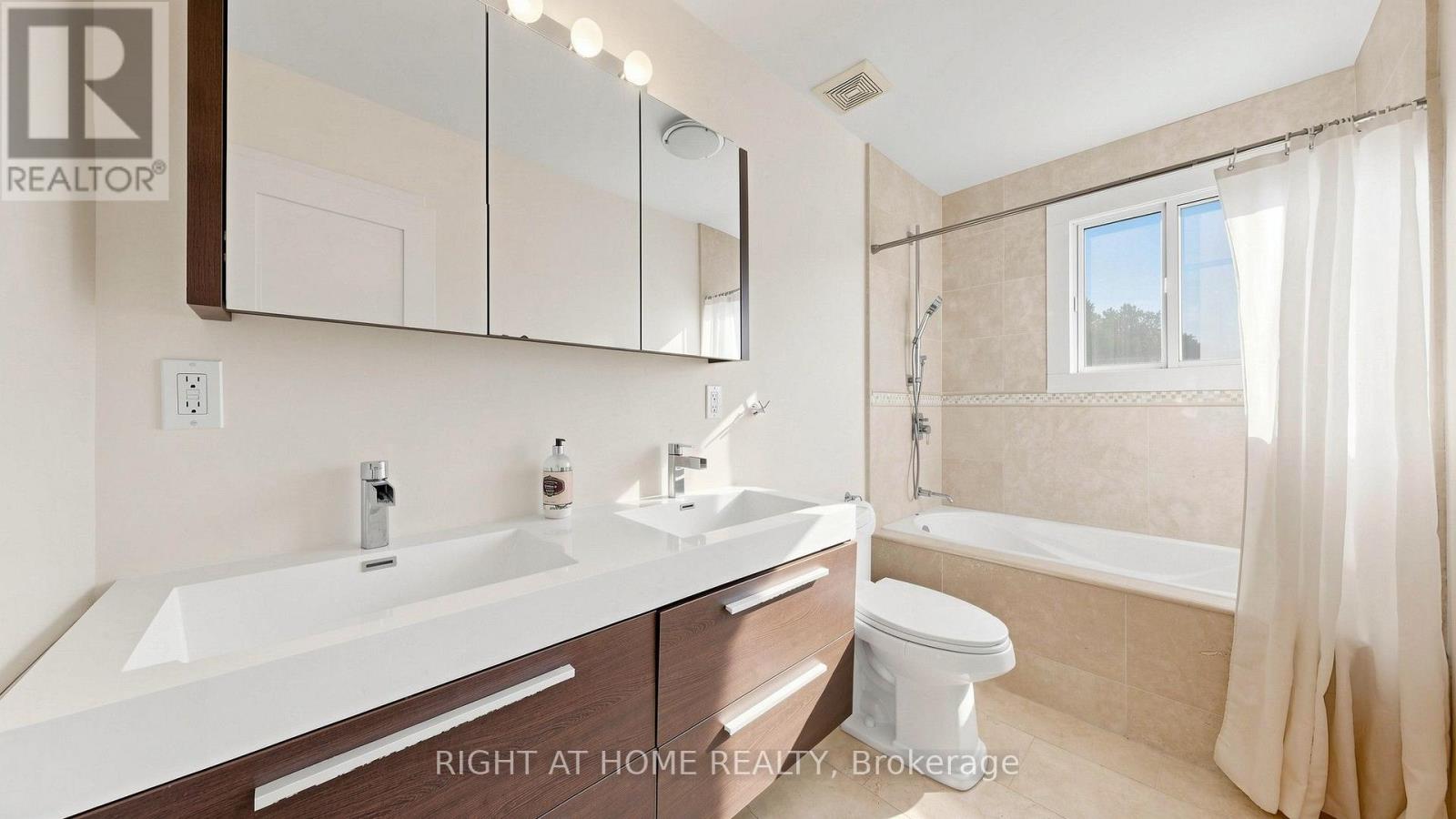 24 Stonedene Boulevard Property Photo 27