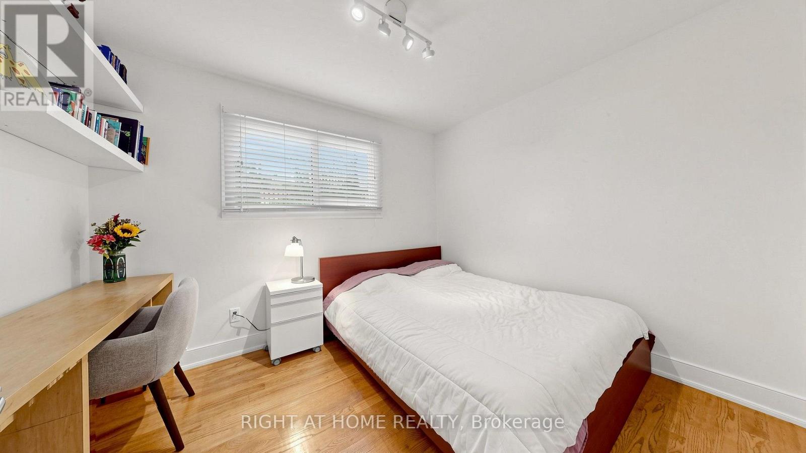 24 Stonedene Boulevard Property Photo 32