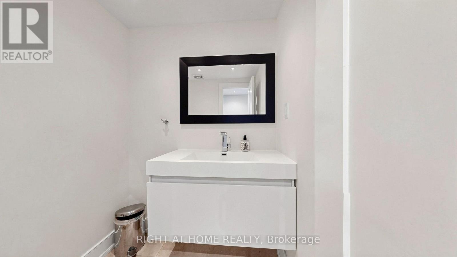 24 Stonedene Boulevard Property Photo 33