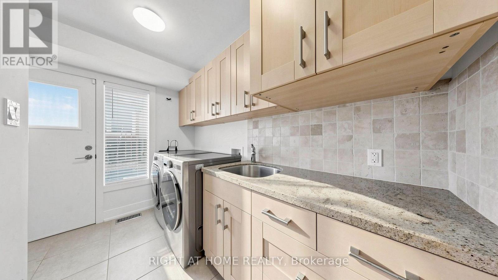 24 Stonedene Boulevard Property Photo 42