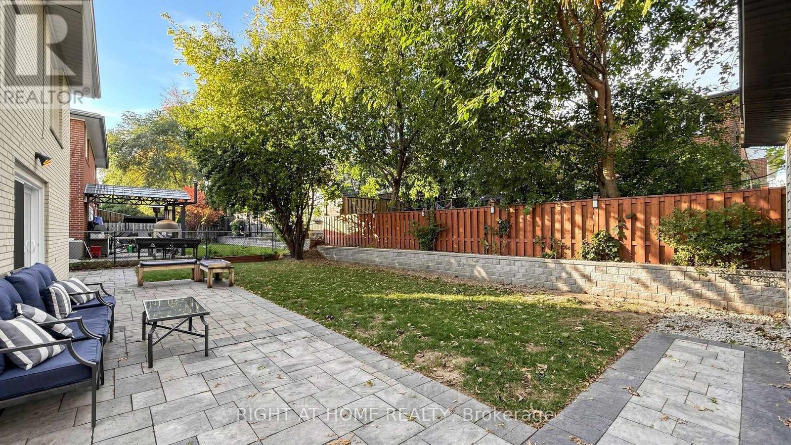24 Stonedene Boulevard Property Photo 43