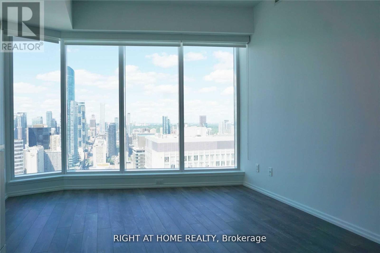 5614 - 197 Yonge Street Property Photo 4