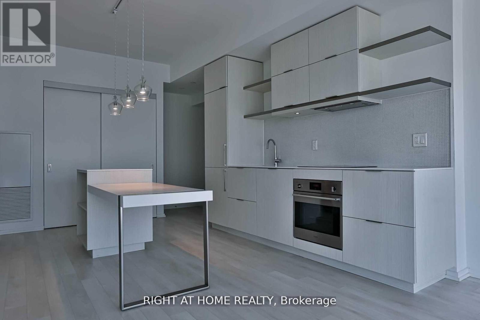 5614 - 197 Yonge Street Property Photo 5