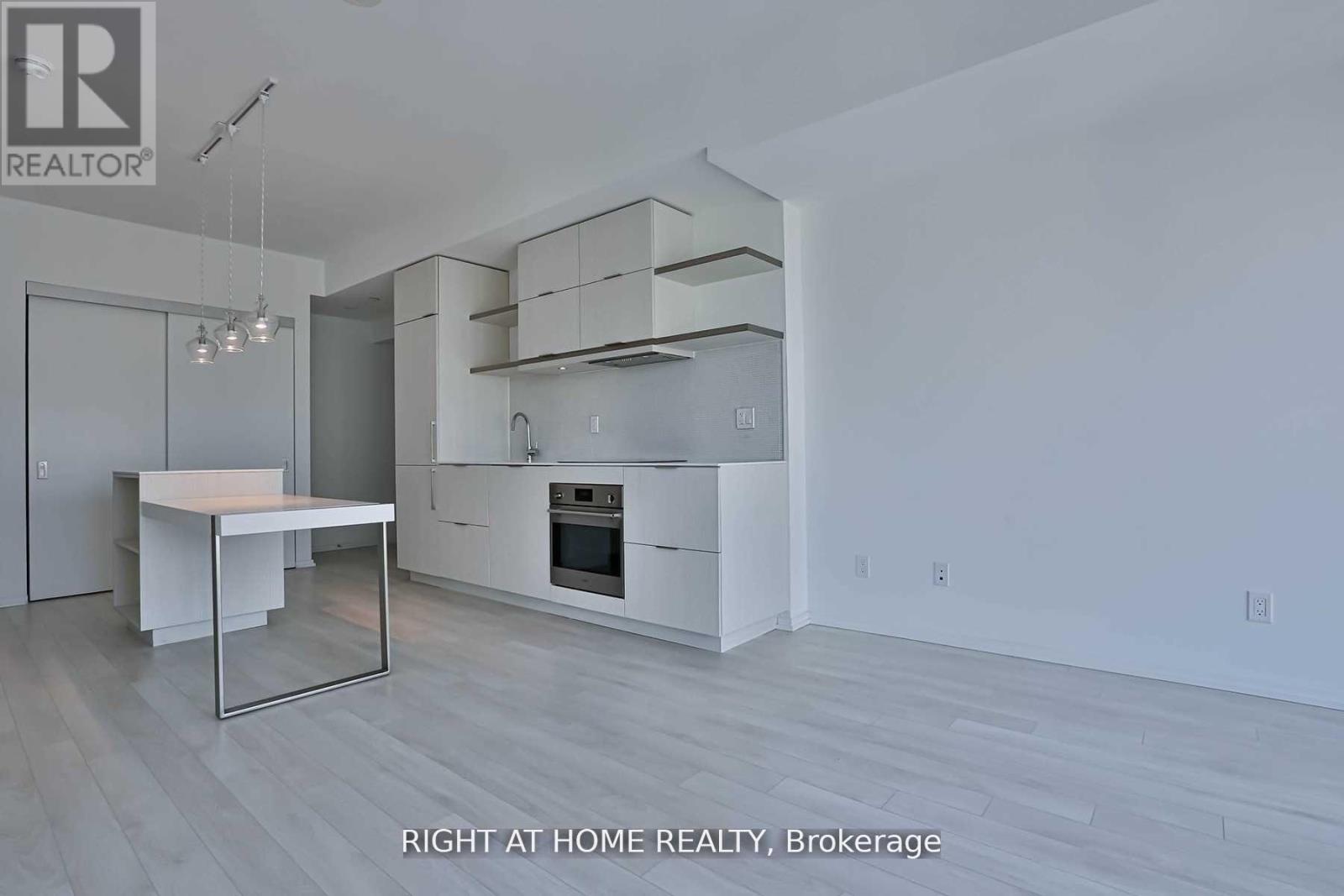 5614 - 197 Yonge Street Property Photo 6