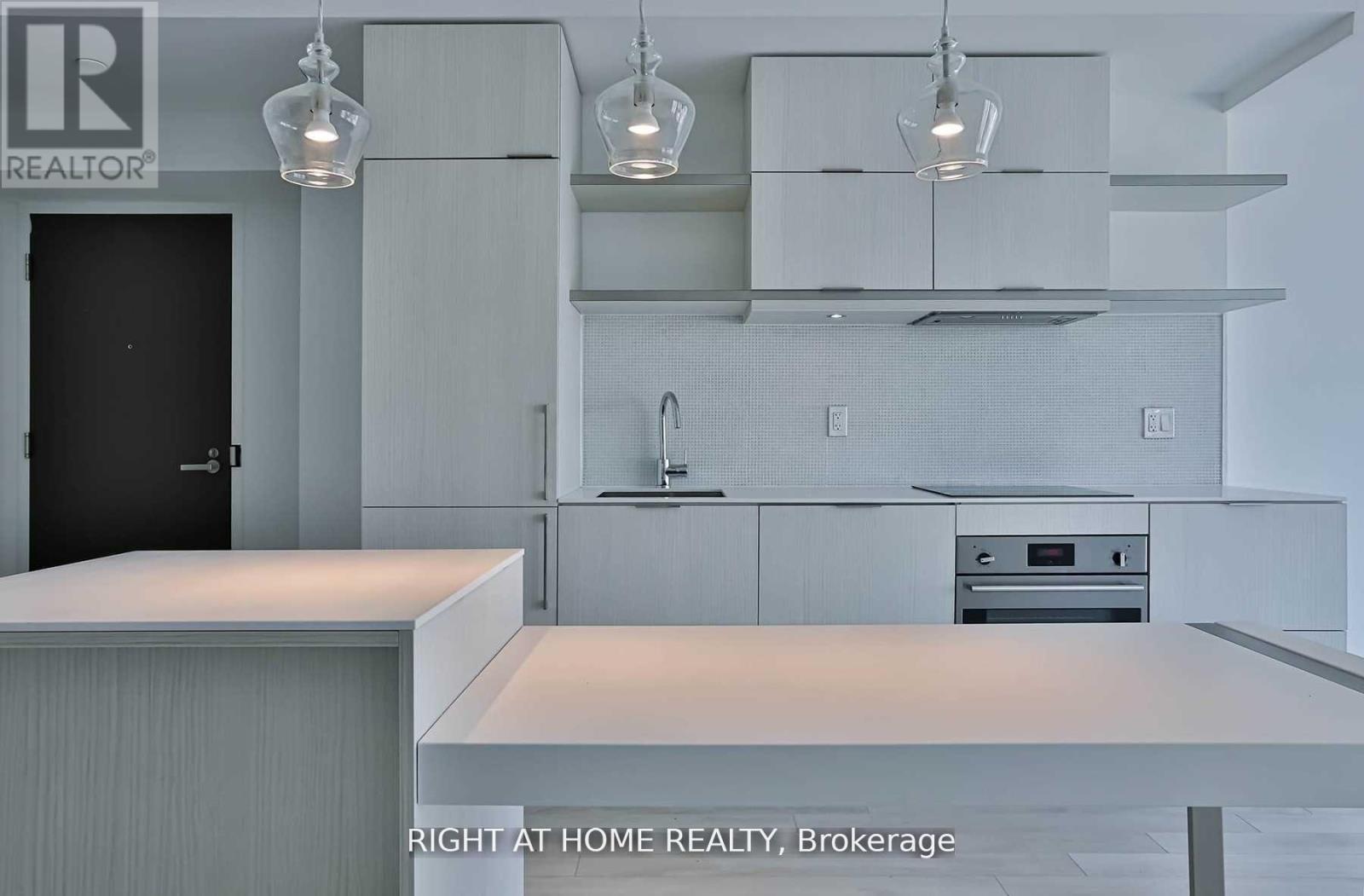 5614 - 197 Yonge Street Property Photo 8