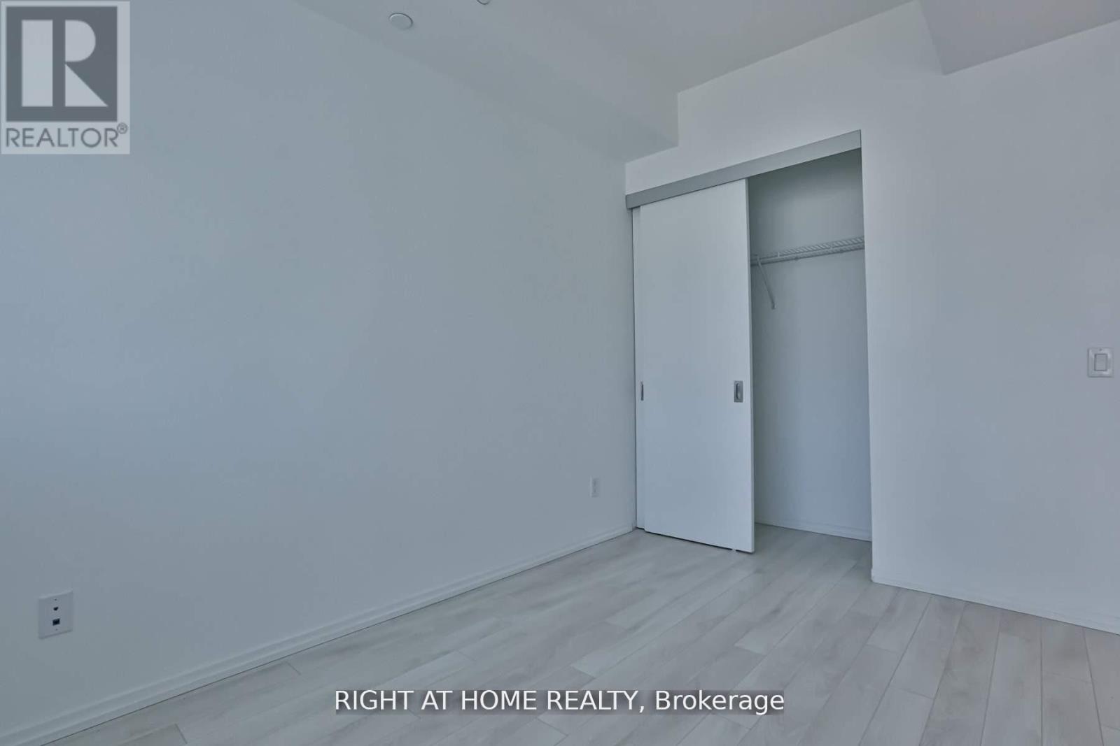 5614 - 197 Yonge Street Property Photo 11