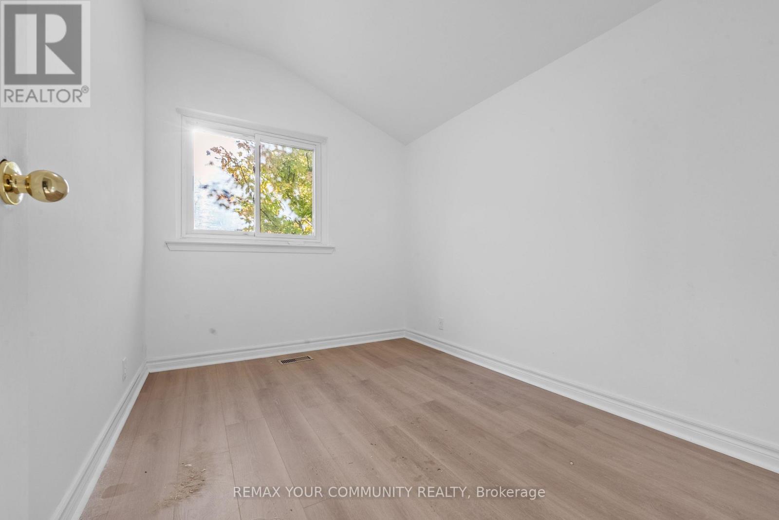 2 Lisburn Crescent Property Photo 9