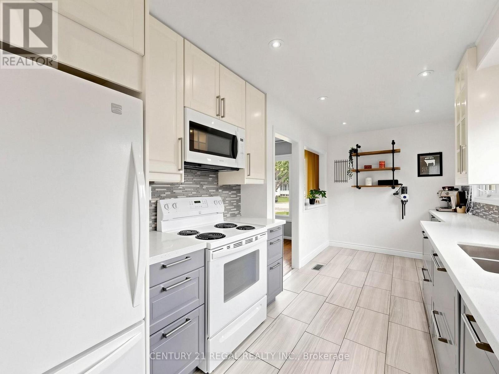 77 Billington Crescent Property Photo 6