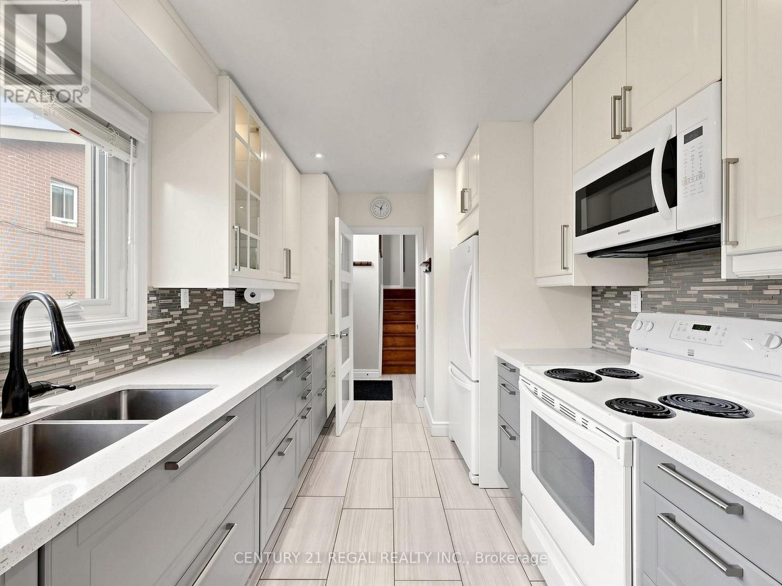 77 Billington Crescent Property Photo 8
