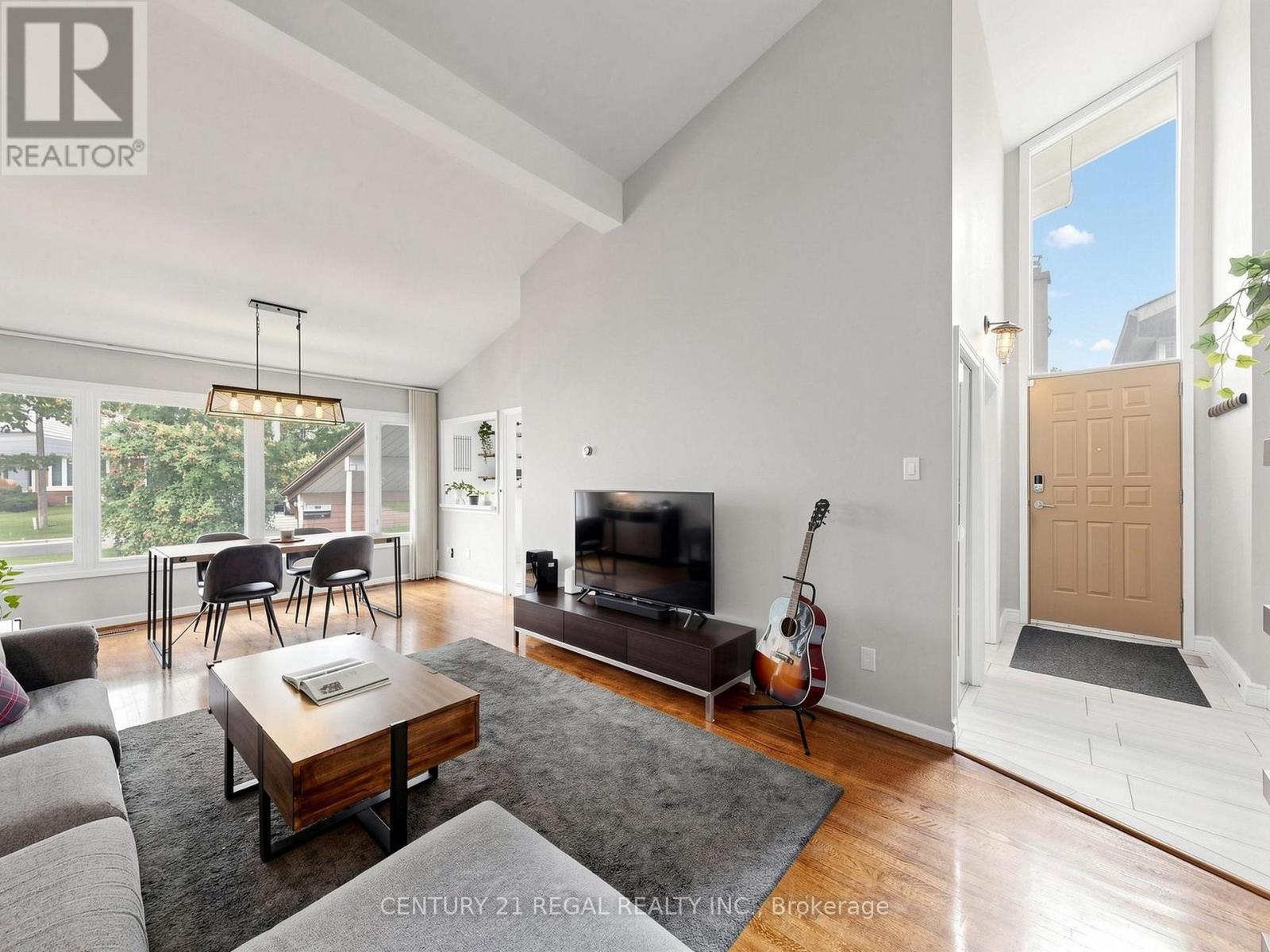 77 Billington Crescent Property Photo 12