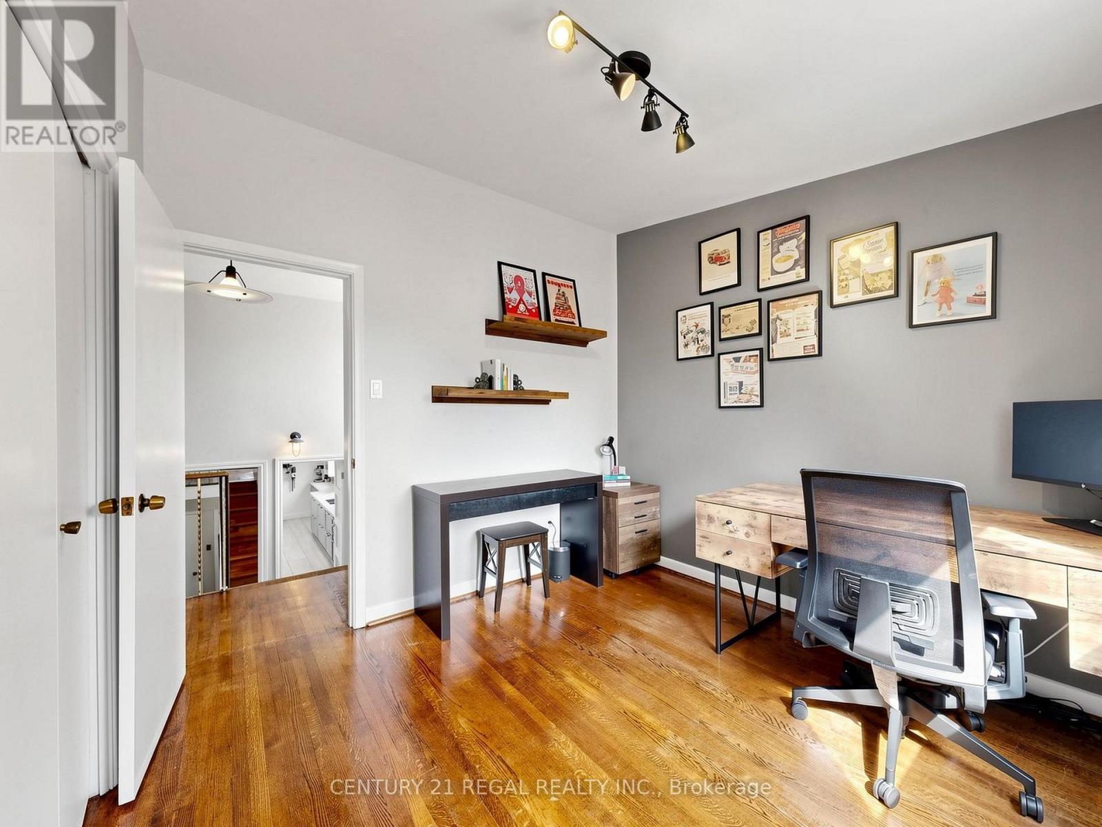 77 Billington Crescent Property Photo 26