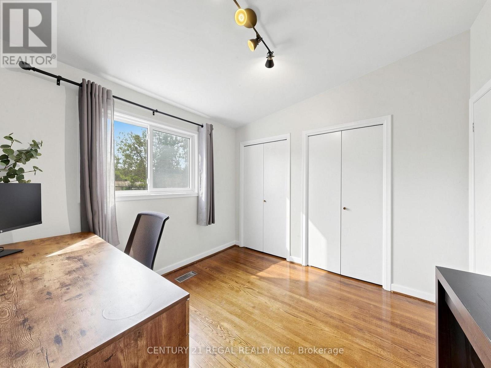 77 Billington Crescent Property Photo 28