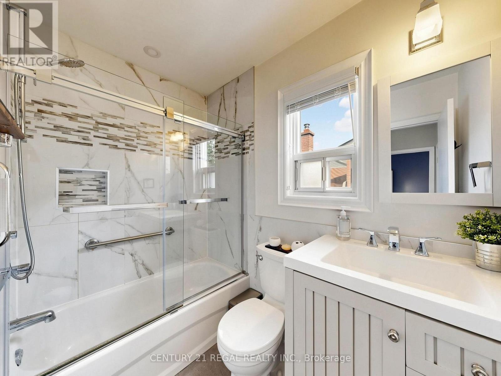 77 Billington Crescent Property Photo 29