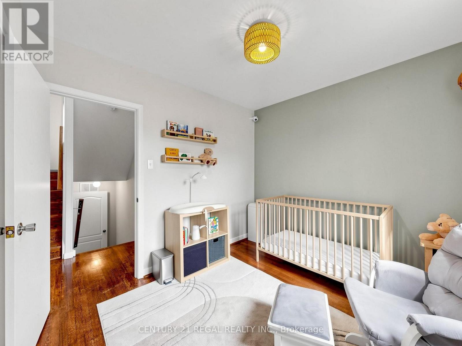 77 Billington Crescent Property Photo 32