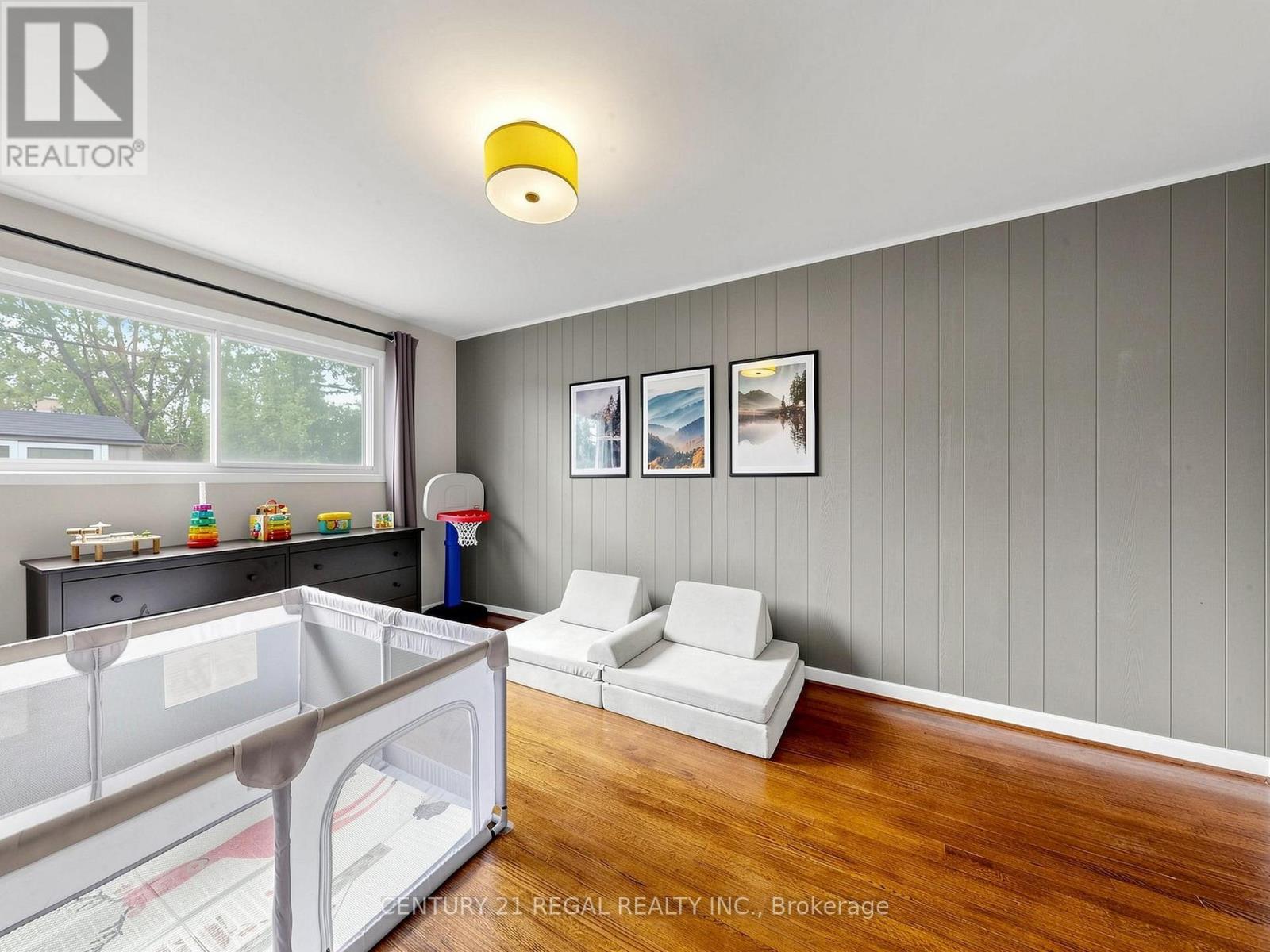 77 Billington Crescent Property Photo 35